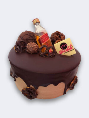 Pastel día del padre con botella de licor